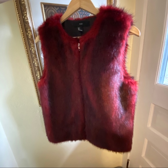 XXI wine faux fur zip-up vest - Picture 5 of 6